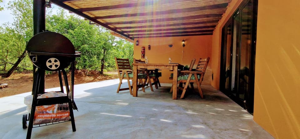 Patio, Dining area