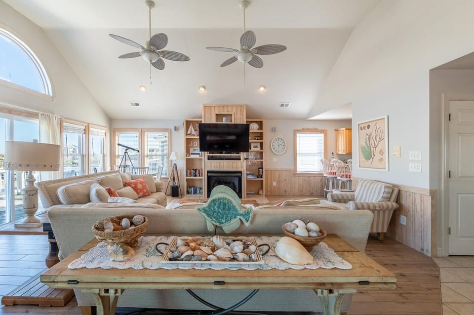 The Get Away - KDH MP 9.5, 83 Yds to Beach, Elevator, Pool, Hot Tub, FREE Pool Heat, Pets OK House in Kill Devil Hills