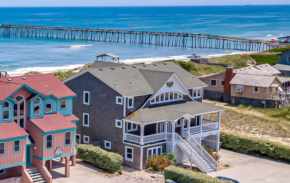 The Good Life - Nags Head MP 11, Oceanfront, Elevator, Pool w/Waterfall, Hot Tub, Pets OK, Flex Stays House in Nags Head