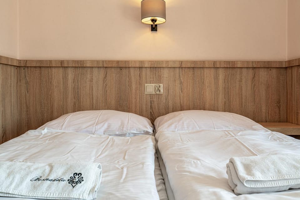 Photo of the whole room, Bedroom, towels