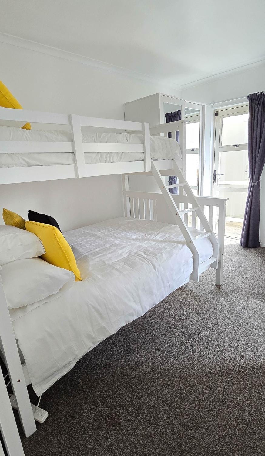 Bedroom, bunk bed