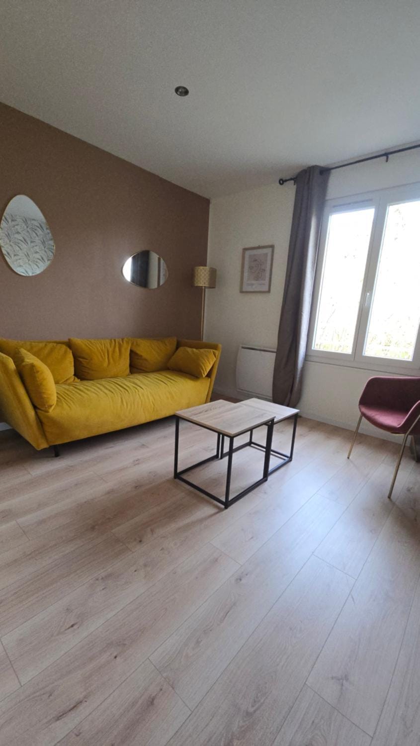 Living room, Seating area, internet