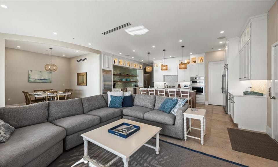 Beachfront - Sunset Penthouse by SeaBreeze Vacation House in Bradenton Beach