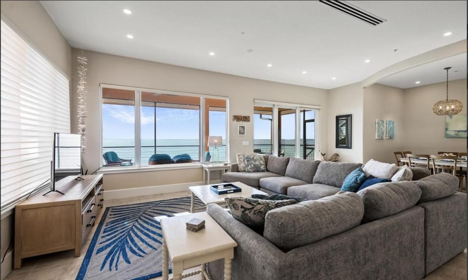 Beachfront - Sunset Penthouse by SeaBreeze Vacation House in Bradenton Beach