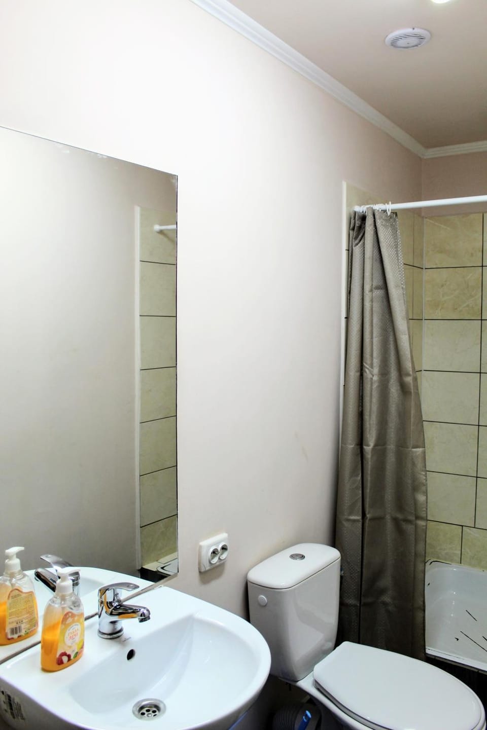 Shower, Toilet