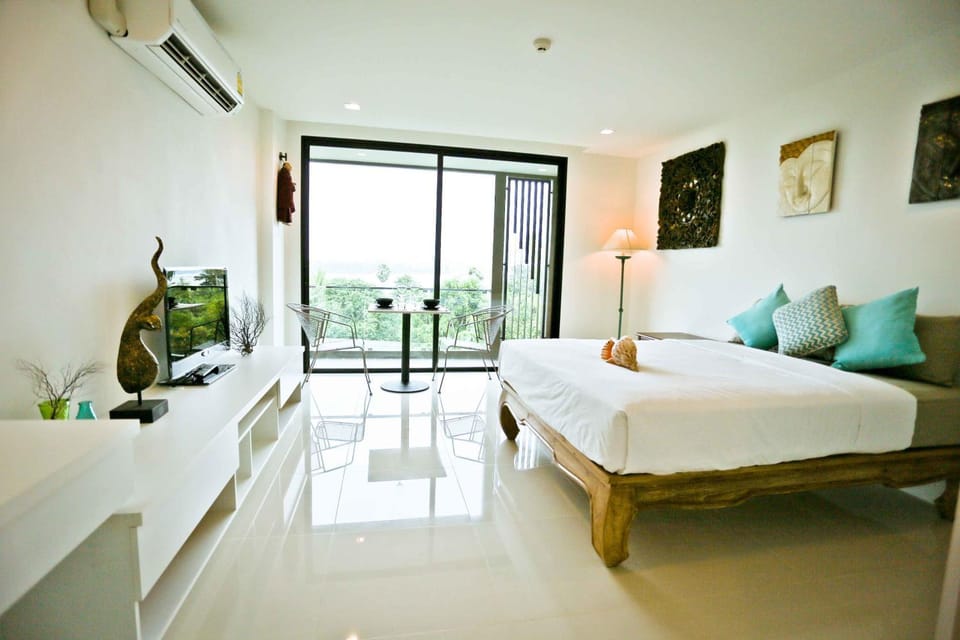 Day, Photo of the whole room, Decorative detail, Bedroom, bunk bed