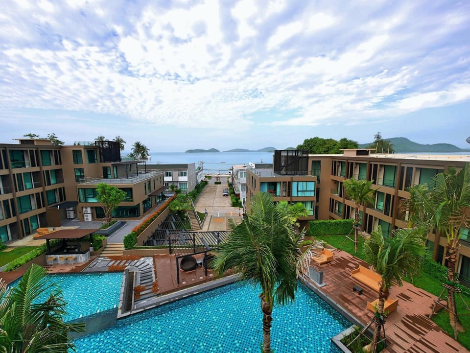 Day, Natural landscape, Garden, Balcony/Terrace, Beach, Garden view, Landmark view, Pool view, Sea view, Swimming pool, Swimming pool