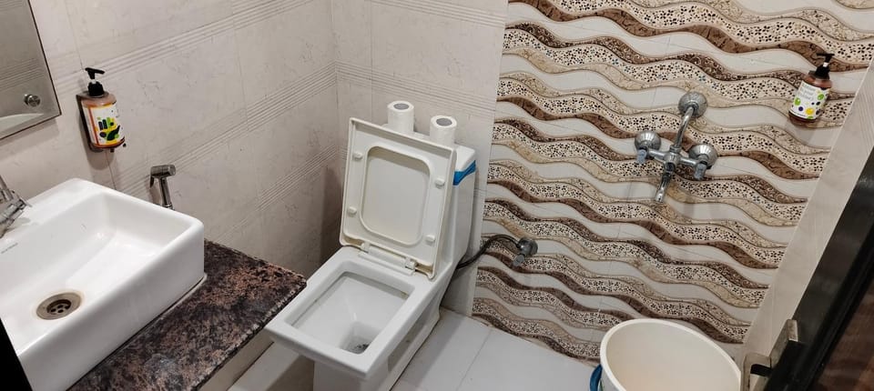Shower, Toilet, Bathroom, Bath