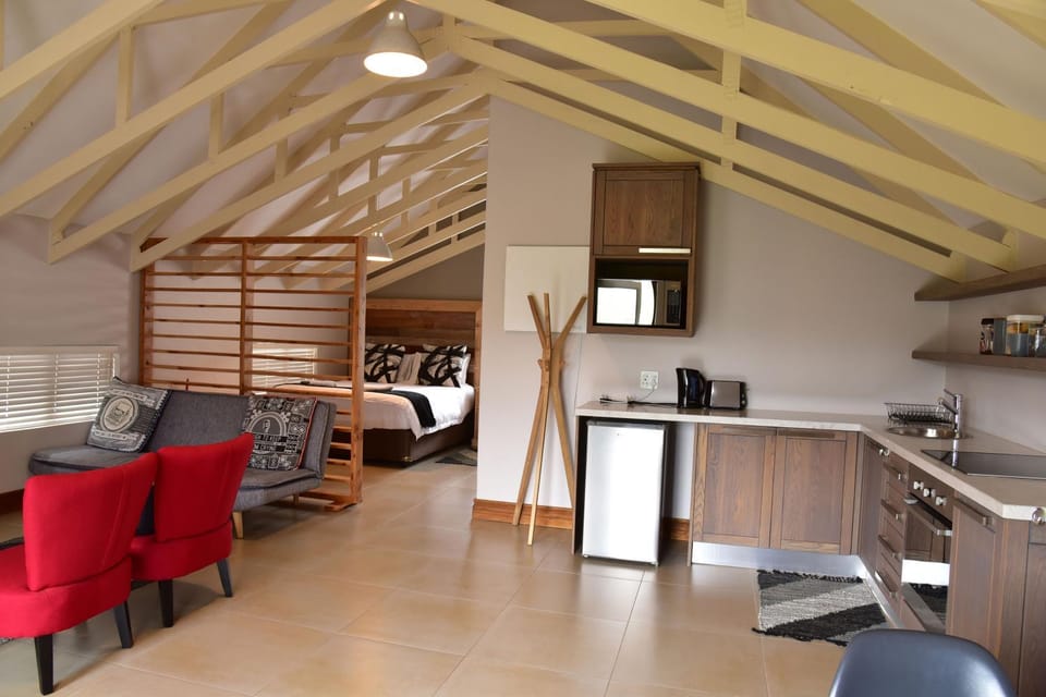 Highlands Retreat Loft Unit in Highland Gate Golf and Trout 1135 Apartment in South Africa