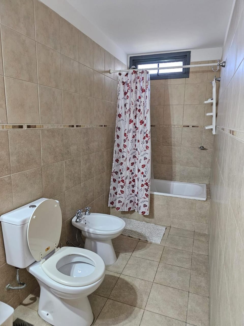 Shower, Toilet, Bathroom, bidet, towels