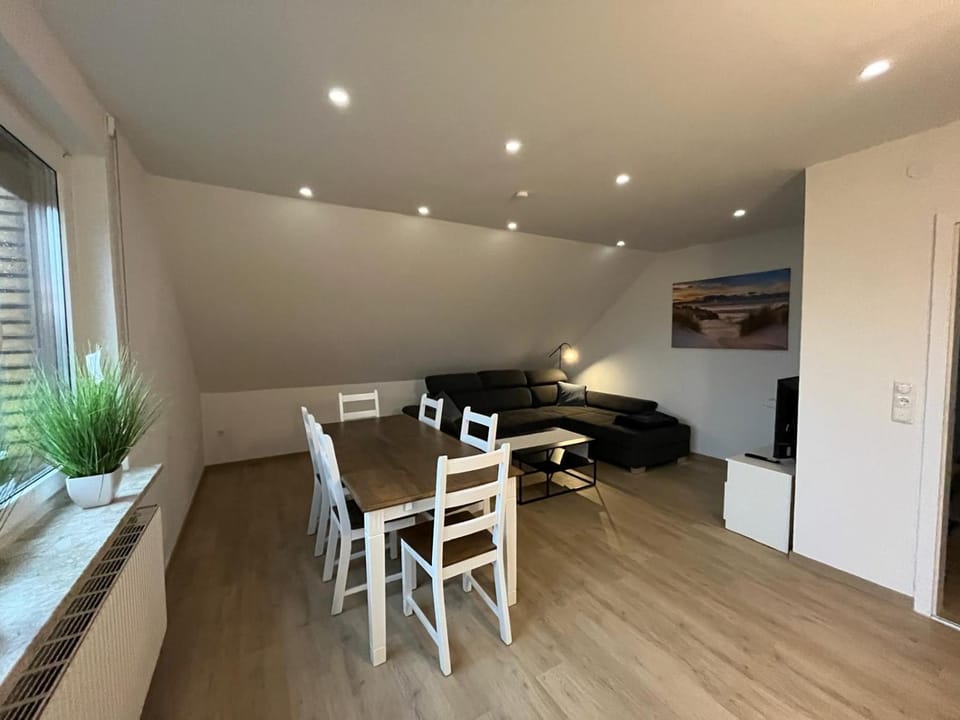 Living room, Photo of the whole room, Seating area, Dining area