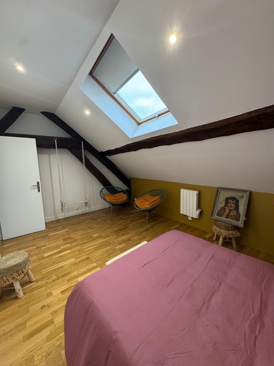 Bed, Photo of the whole room, Bedroom