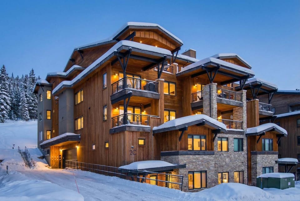 Big Sky Getaway Lone Peak Views Shared Hot Tub Apartment in Big Sky