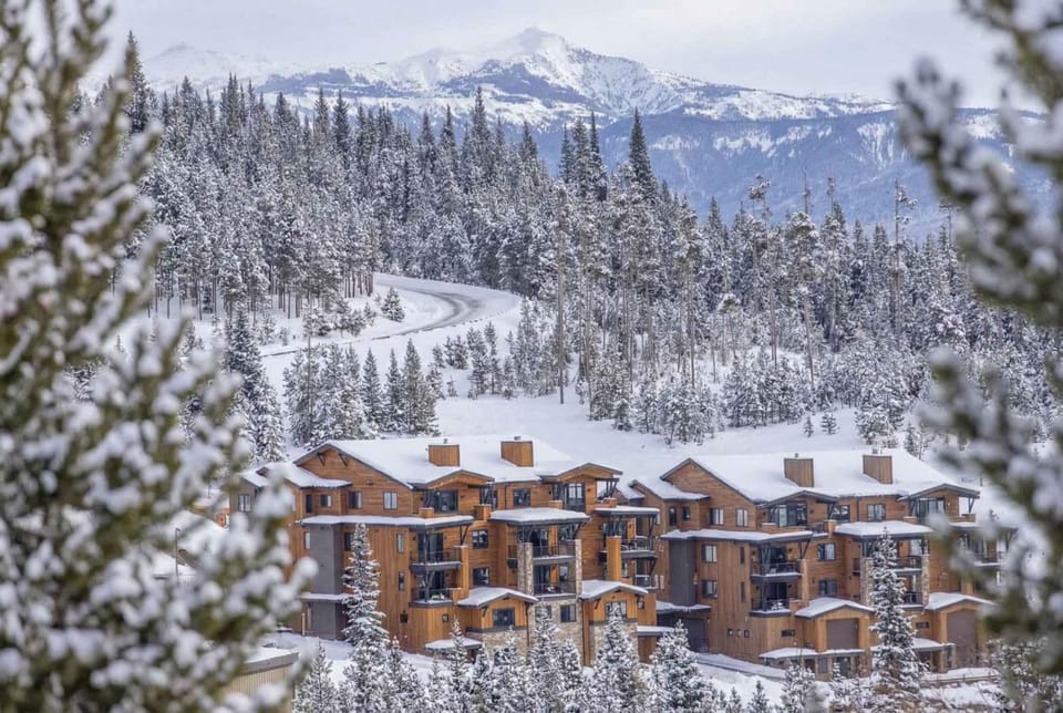 Big Sky Getaway Lone Peak Views Shared Hot Tub Apartment in Big Sky