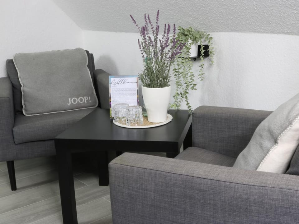 Seating area, kitchen