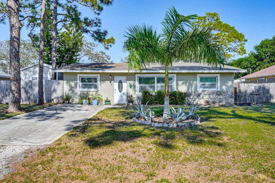 3 Mi to Barefoot Beach! Haven w/ Pet-Friendly Yard House in Bonita Springs