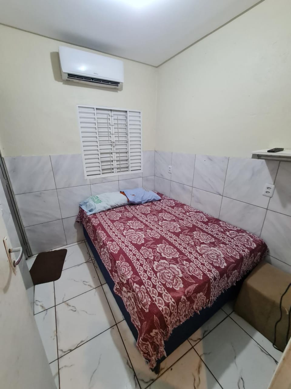 Photo of the whole room, air conditioner