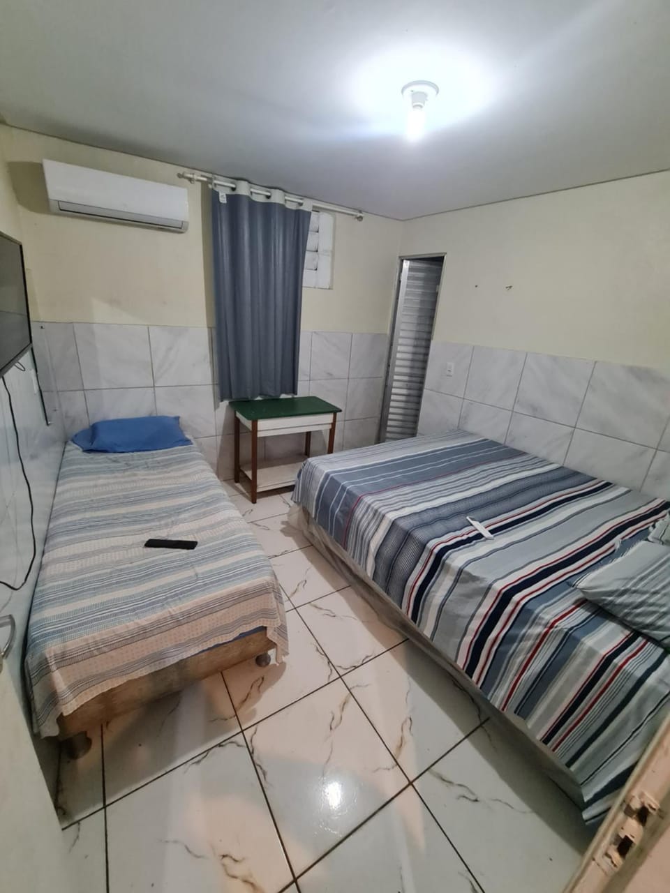 Photo of the whole room, air conditioner