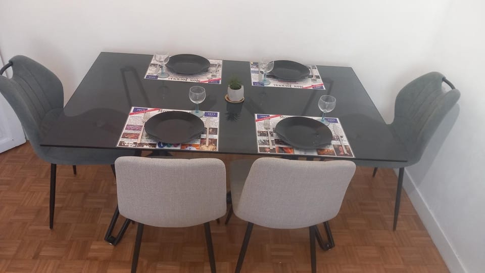 Seating area, Dining area