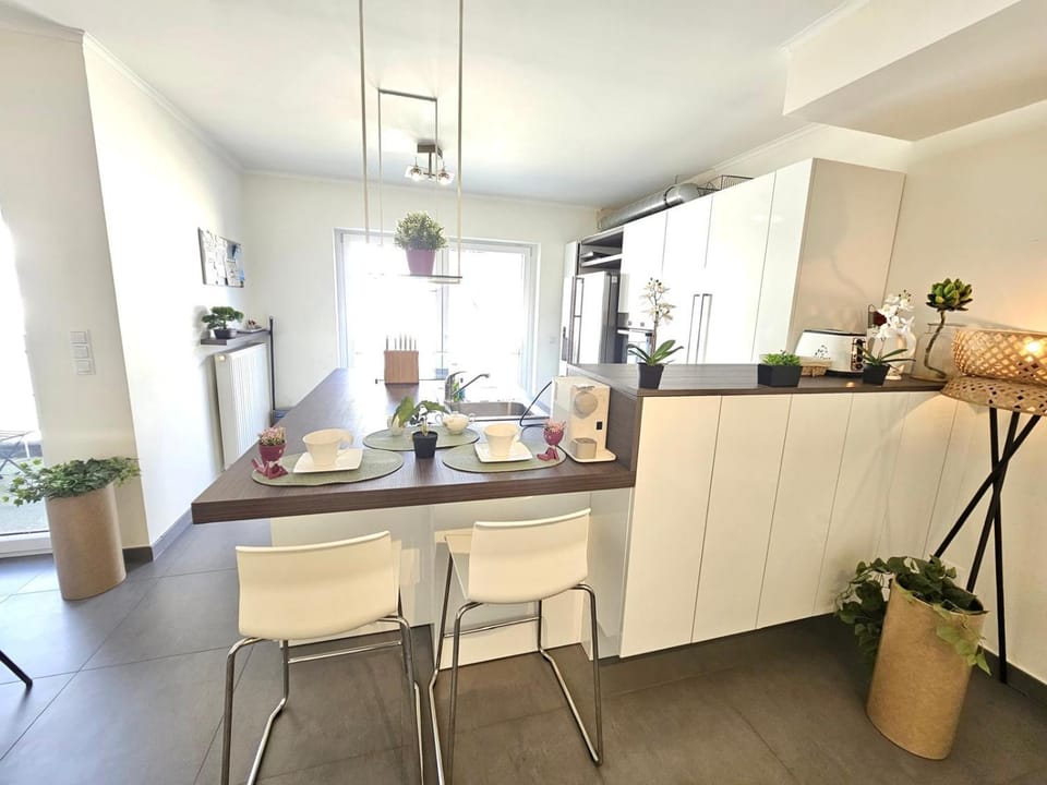 Executive 3BR Flat w Terrace, Parking, Fast Wi-Fi Apartment in Strassen