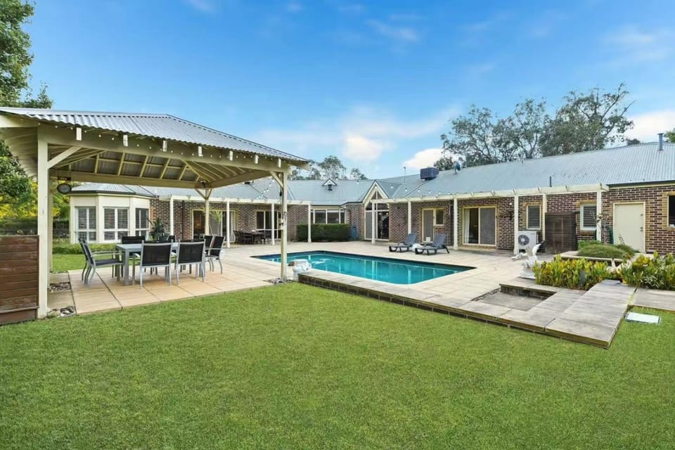 Property building, Patio, Spring, Day, Garden, Garden view, Pool view, Swimming pool, sunbed