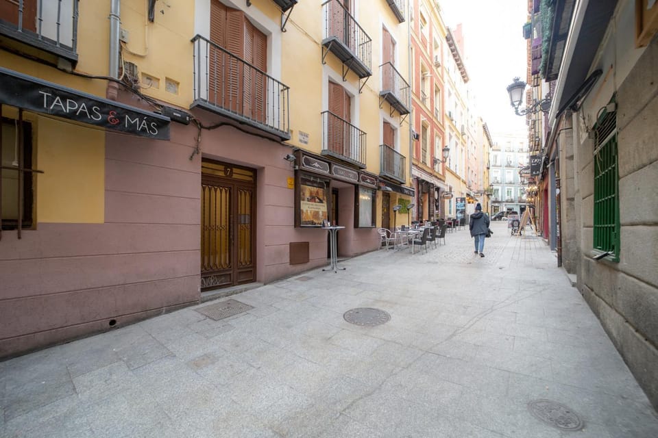 Facade/entrance, Off site