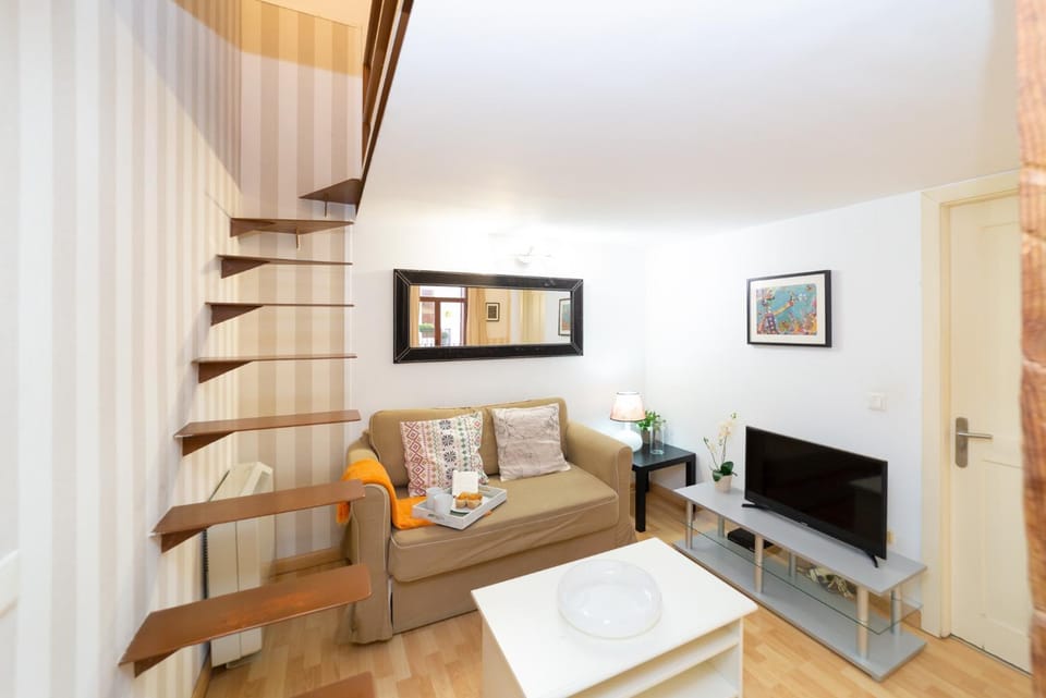 Living room, Photo of the whole room