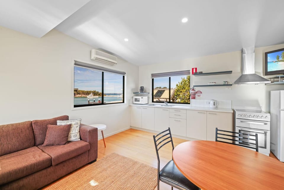 Anglesea Family Bungalow by Book Jervis Bay Villa in Huskisson