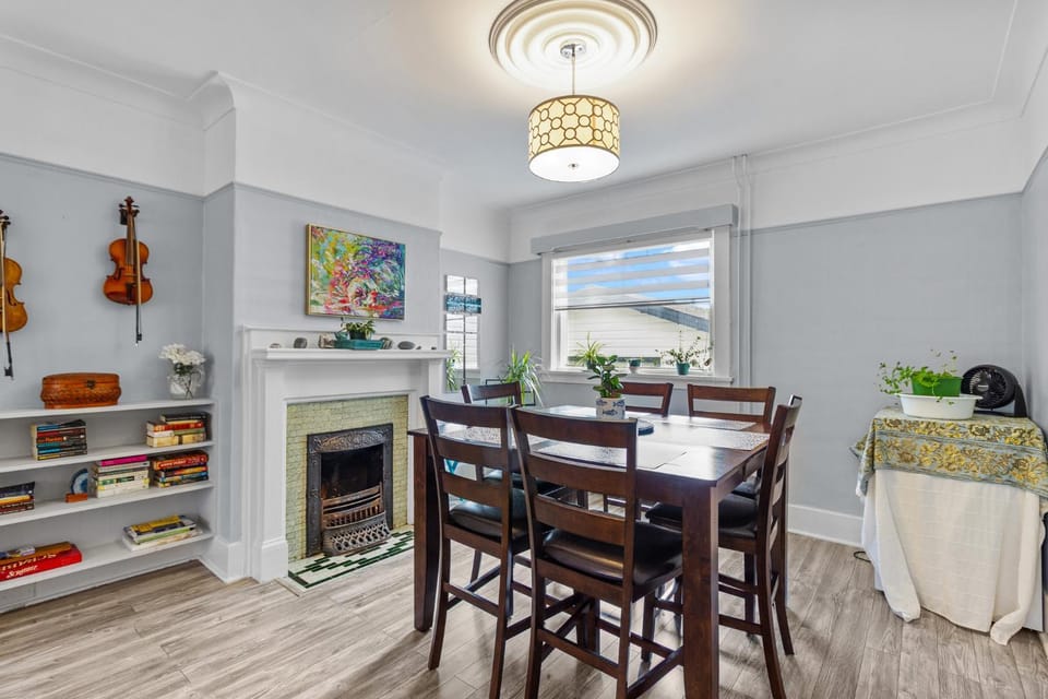 1942 Boathouse Harbour Views 3 BD Parking House in St Johns