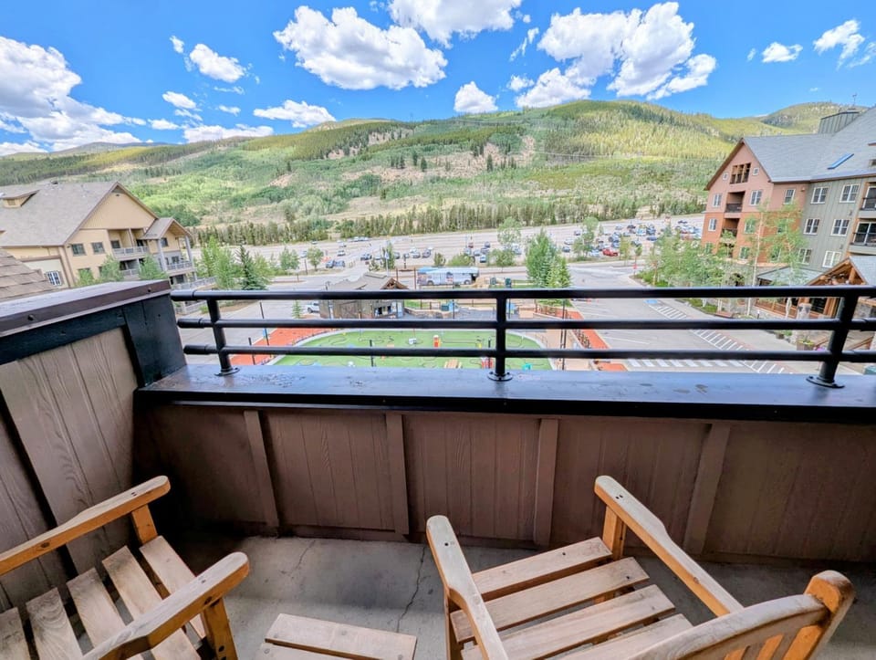 Day, Natural landscape, Summer, Balcony/Terrace, Seating area, Mountain view