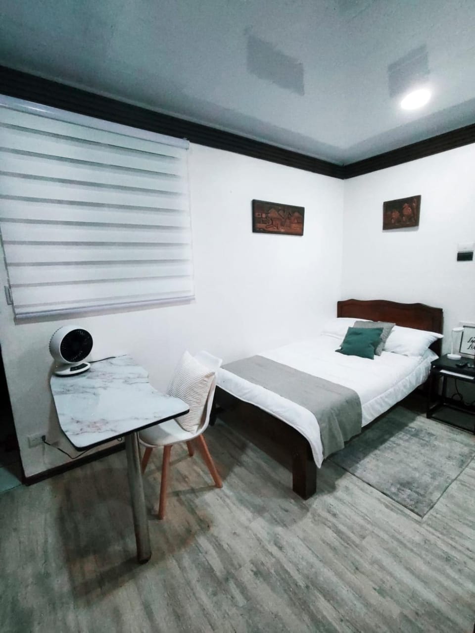 Bed, Seating area, Bedroom
