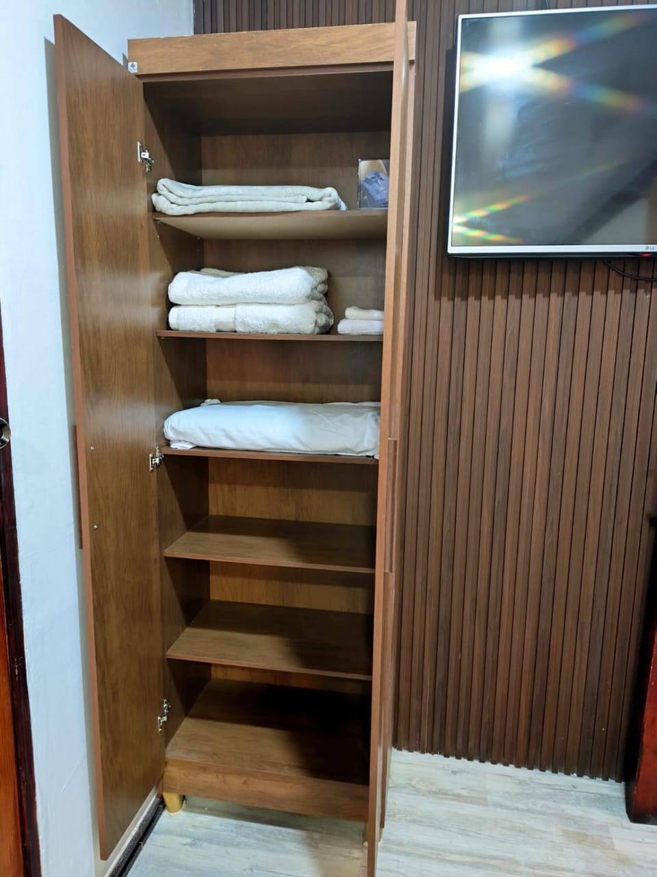 towels, wardrobe