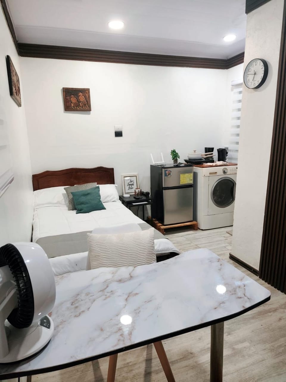 Bed, Seating area, Bedroom