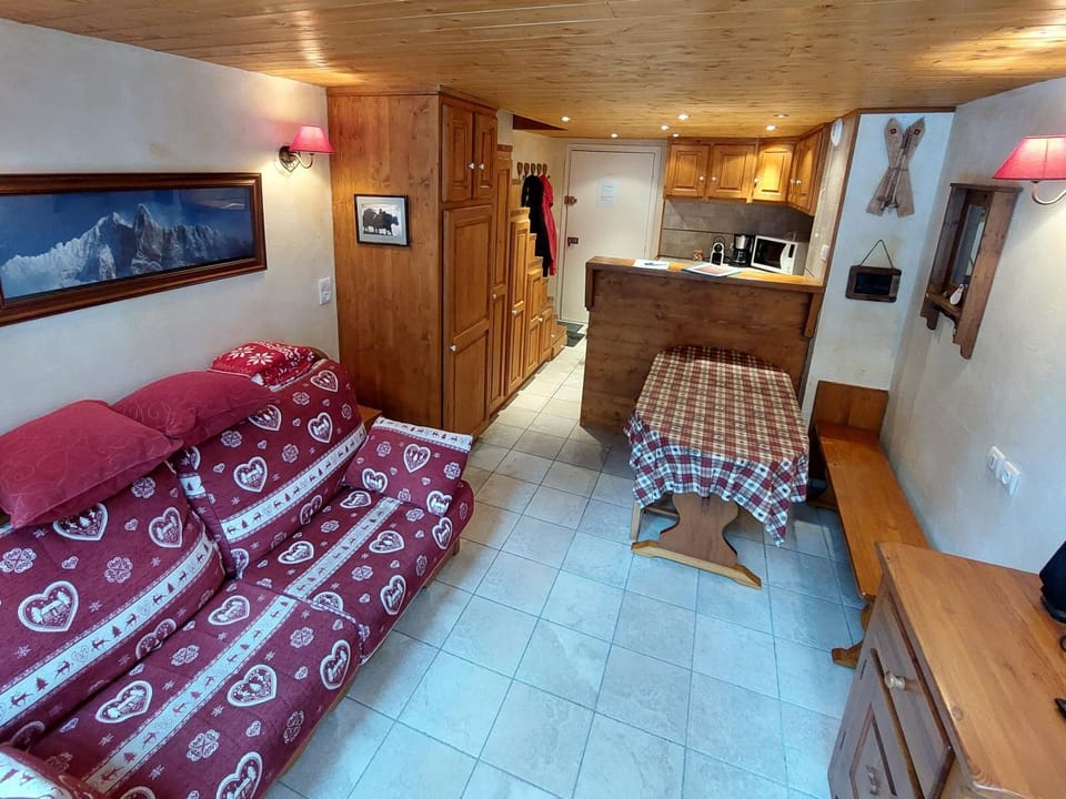 Kitchen or kitchenette, Living room, Dining area, minibar