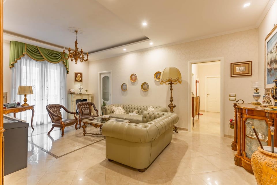Communal lounge/ TV room, Lobby or reception, Lounge or bar, Photo of the whole room, Seating area, fireplace, internet, internet, air conditioner