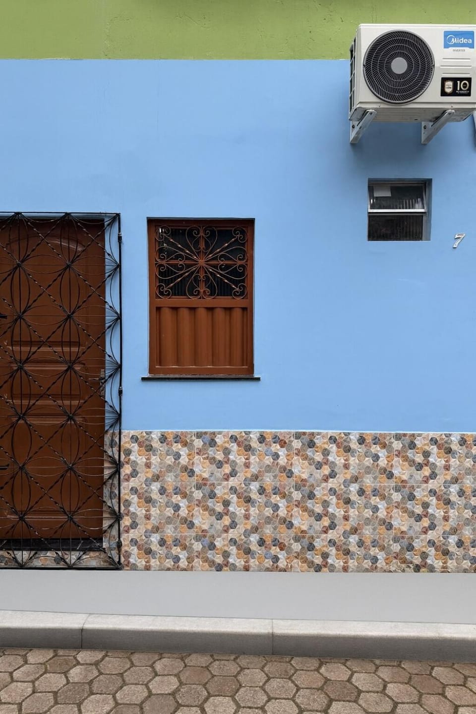 Facade/entrance