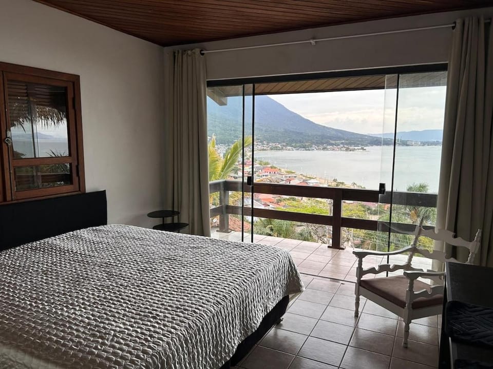 Casa completa com vista para o mar e piscina privativa House in State of Santa Catarina