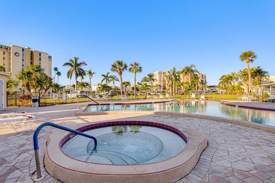 Great View, Resort Perks! Waterfront St Pete Condo House in South Pasadena