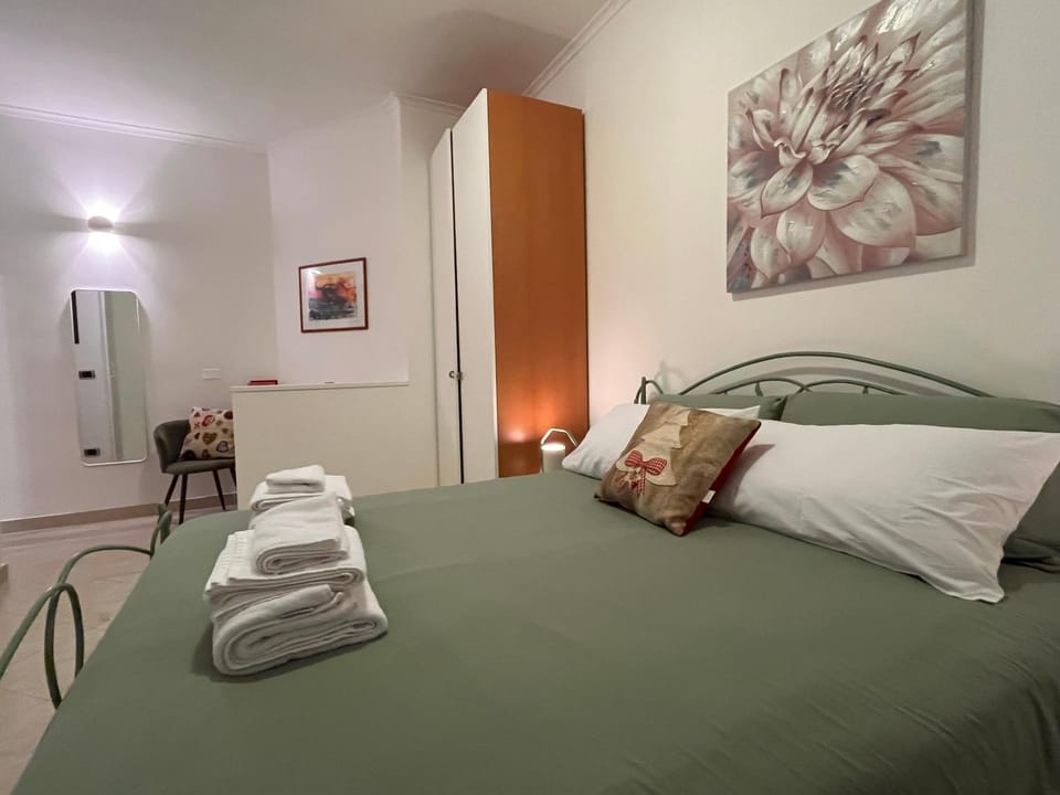 Bed, towels, wardrobe