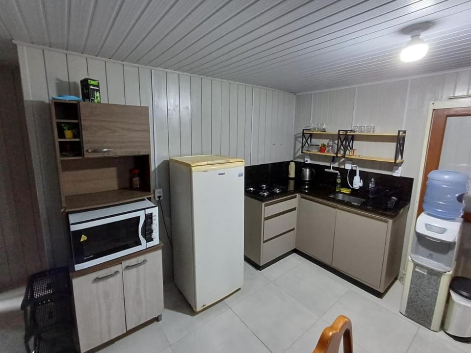 Kitchen or kitchenette, dishwasher, minibar, oven, stove, toaster
