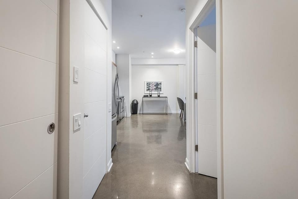 Luxury Old Montreal Suite with Soaring Ceilings Apartment in Montreal