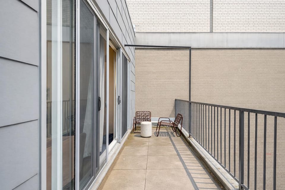 Luxury Old Montreal Suite with Soaring Ceilings Apartment in Montreal