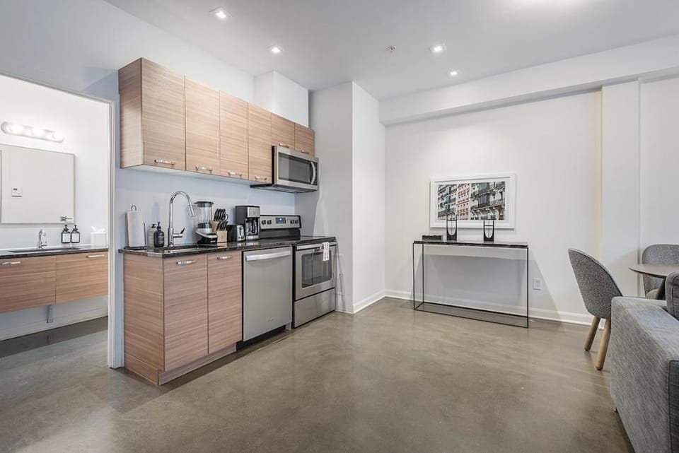 Luxury Old Montreal Suite with Soaring Ceilings Apartment in Montreal