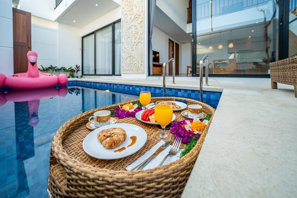 Food and drinks, Food, Pool view, Swimming pool, Breakfast, Continental breakfast, Drinks