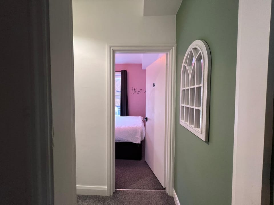 The Bluebird Rooms II Bed and Breakfast in Leeds