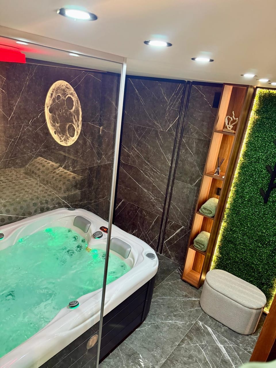 Shower, Hot Tub, Bathroom, Bath