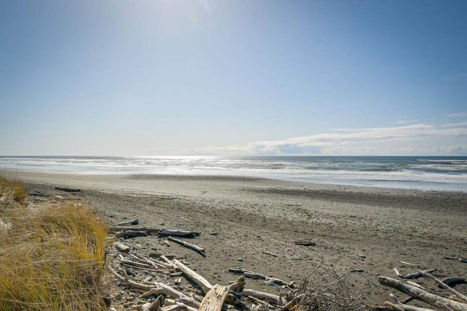 Beach Access and Community Perks! Westport Hideaway Apartment in Westport