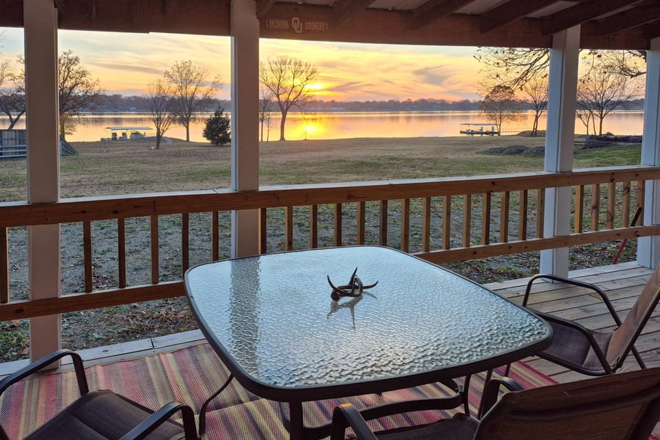 Deck & Yard: Wolf Creek Waterfront Home in Grove! House in Grove