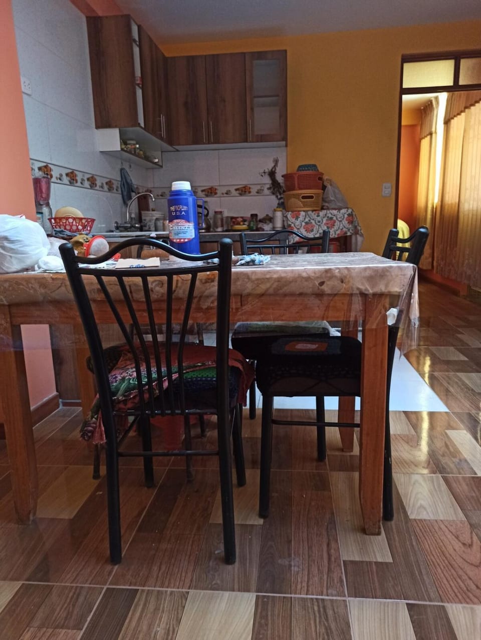 A mini apartment with a kitchen- casa de Eva Apartment in Puno