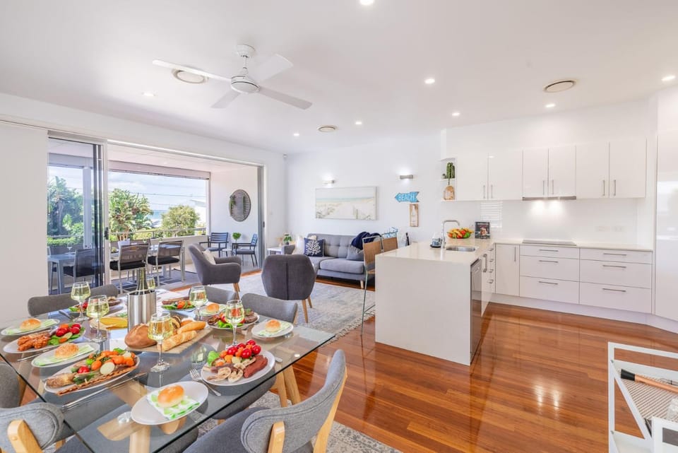 Kitchen or kitchenette, Living room, Dining area